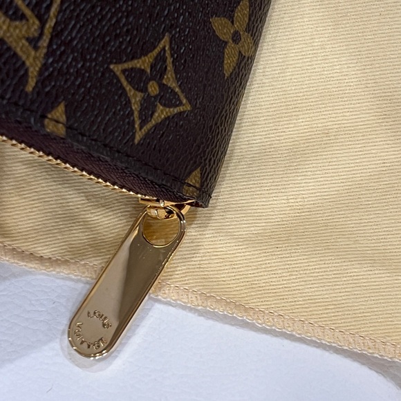 Louis Vuitton Monogram Zippy Wallet 100% Authentic - Picture 2 of 16